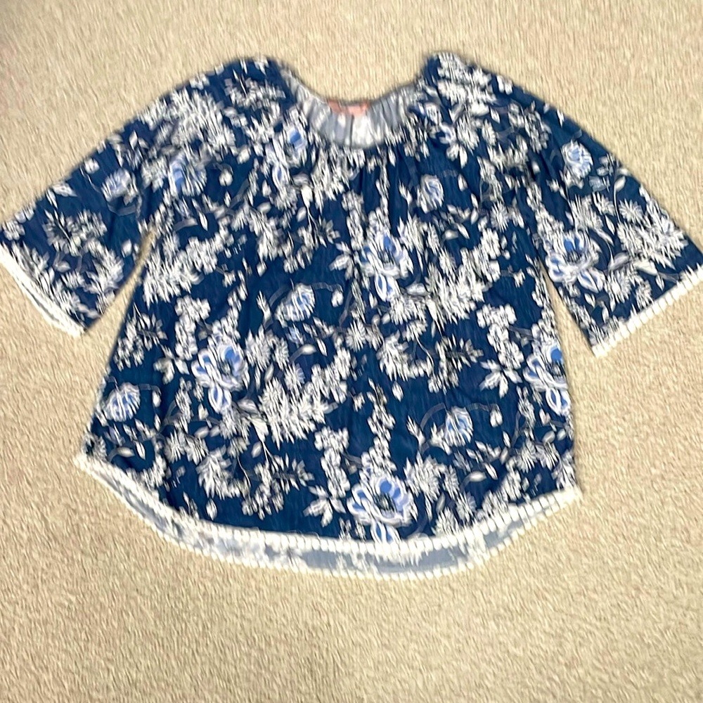 SJS Blue and White Floral Top size M